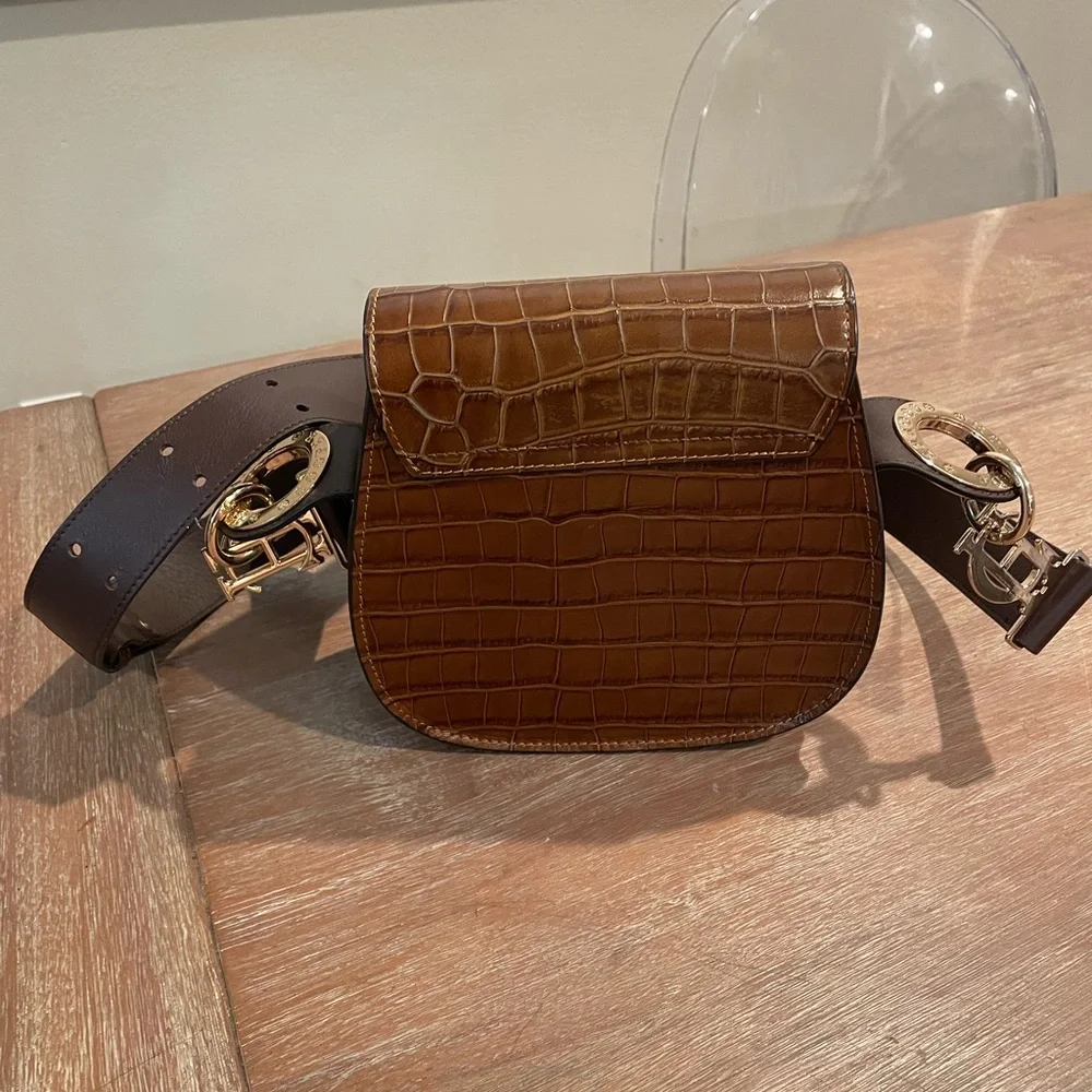 Elegant Brown Croc-Embossed Crossbody Bag - Picture 3 of 5